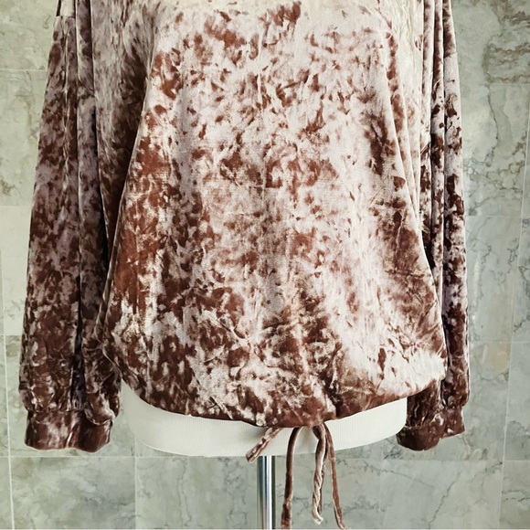 Adrianna Papell Crushed Velvet Long Sleeve Top - Picture 3 of 7